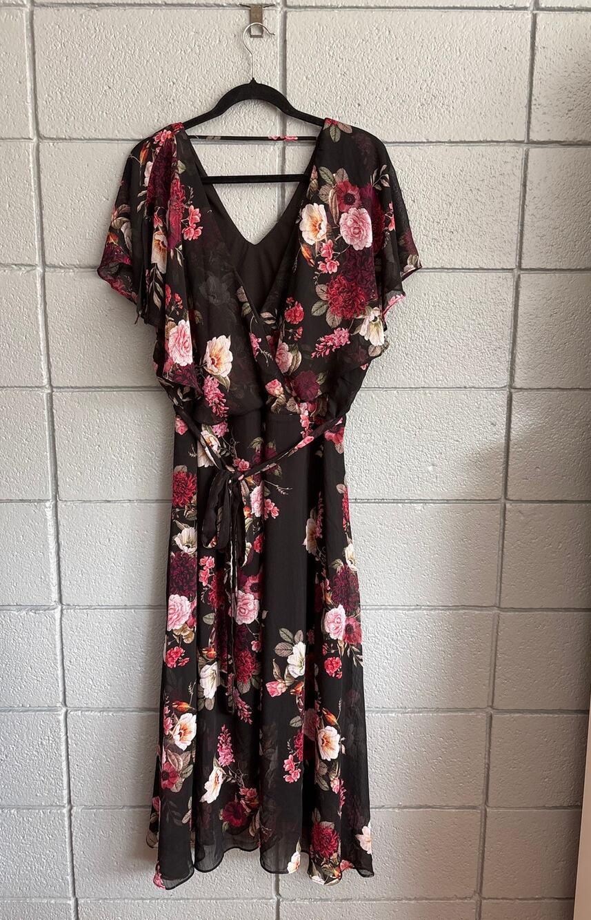City Chic V-Neck Wrap Maxi Dress in Floral Bohemian size 22 Whimsygoth